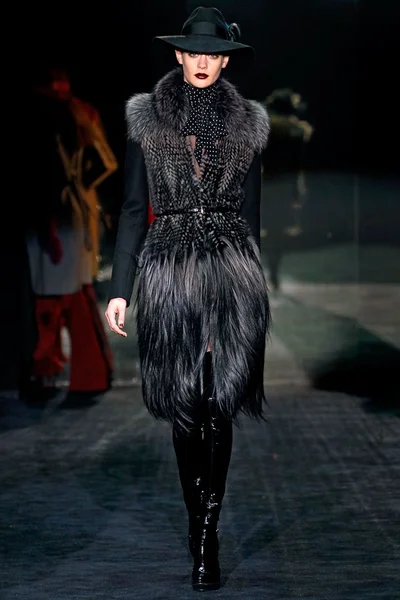 Look 30